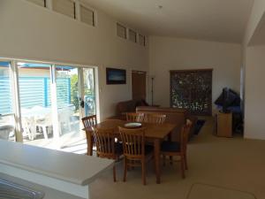 COOLAMAINE 2 Rainbow Beach