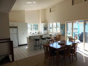 COOLAMAINE 2 Rainbow Beach