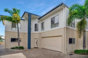 Rainbow Towers 2 Rainbow Beach