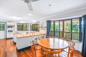 Barnys Rainbow Beach