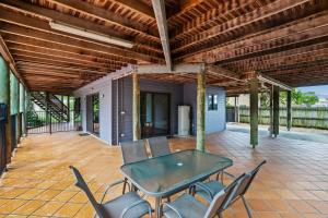 Barnys Rainbow Beach