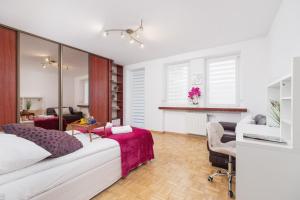 Retro Family Apartment Mały Płaszów by Noclegi Renters