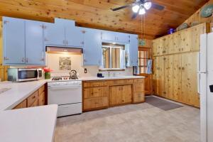 Bear Cub Cabin #2069 by Big Bear Vacations