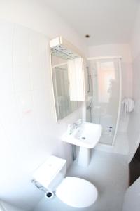 Hotels Hotel & Cantine De La Plage : photos des chambres
