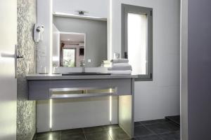 Hotels Hotel Le Mas de Castel - Piscine chauffee : photos des chambres