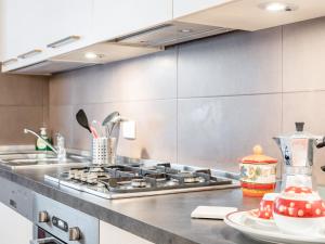 La Marina Apartment with Patio & Parking