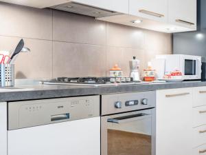 La Marina Apartment with Patio & Parking