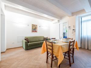 La Marina Apartment with Patio & Parking