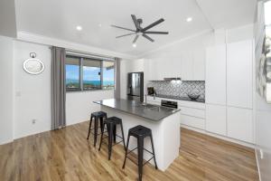 SEA-Renity on Castle Hill