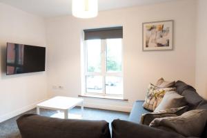 The Vulcan - Newly Furnished with Parking