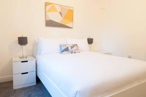 The Vulcan - Newly Furnished with Parking