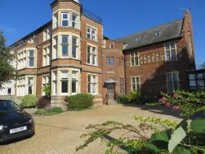 The Vicarage Apartment - Docking