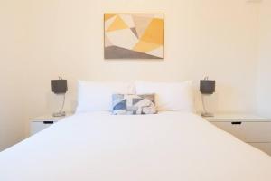 The Vulcan - Newly Furnished with Parking