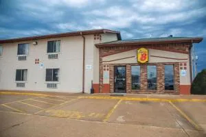 Super 8 by Wyndham Mountain Home - Cotter