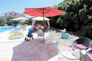 Villa Mendula Trogir - Luxury villa by the beach - heated pool - organic garden