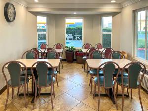 Econo Lodge Inn & Suites Corning Travel Center