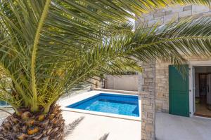 Villa Milena with Pool and Sea View 