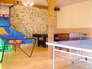 Maison charmante avec piscine partagée à Nehou