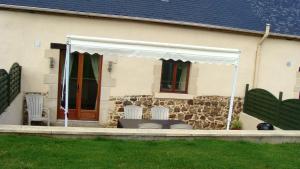 Maisons de vacances Maison charmante avec piscine partagee a Nehou : photos des chambres