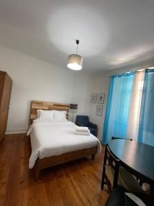 Retro M2 R4 - Lovely Double Room with Shared Bathroom