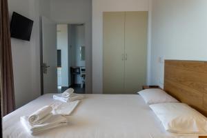 Alexandros Apartments , Beachfront Retreat near Petalidi with Private Sunbeds & Sea View