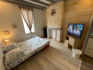 Appartements Le cosy- calme, ideale couple, business, longs sejours( WIFI, Netflix, stationnement public gratuit) : photos des chambres