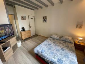 Appartements Le cosy- calme, ideale couple, business, longs sejours( WIFI, Netflix, stationnement public gratuit) : photos des chambres