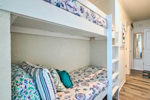 North Topsail Beach Condo with Balcony!