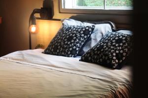 Studio apartment for 2 people in Poblado FRN105 By Roots Rentals