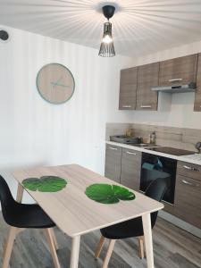 Appartements Joli appartement avec jardin-terrasse prive : photos des chambres