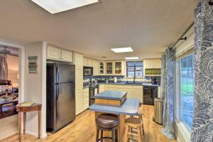 Cozy Higden Retreat - Near Greers Ferry Lake!