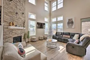 Inviting Hideout Townhome with Balcony and Lake Views! - Keetley