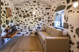 Adega Baía Azul - The essence of Pico