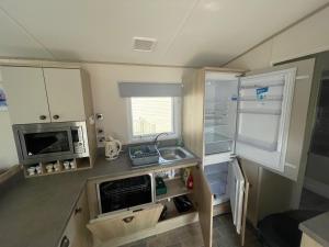 Lakeside Retreat 4 with hot tub, private fishing peg situated at Tattershall Lakes Country Park