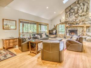 Barlow Trail Lodge - Meredith Lodging