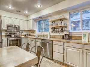Hearthstone Retreat - Meredith Lodging