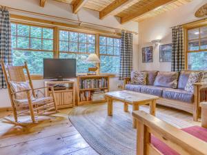 Marshall Cabin - Meredith Lodging
