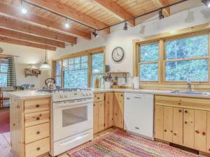 Marshall Cabin - Meredith Lodging