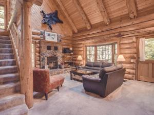 Bear Den Log Cabin - Meredith Lodging