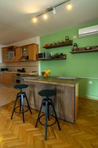 Green paradise square apartment