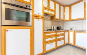 Amazing apartment in Omis w WiFi and 2 Bedrooms