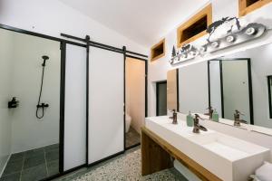 Nhà 2 Phòng Ngủ (Two-Bedroom House)