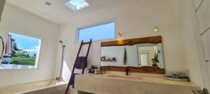 Dolce Blanco - 3BR Pool Villa in Canggu