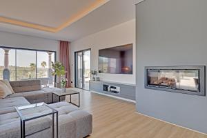 Big Cozy Luxury Pool Villa with childrens Zoo