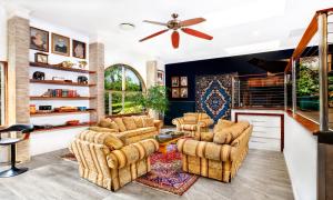 Luxury Penthouse 5 BDR 3 Bath Twin Rain Showers 365 sq mtrs