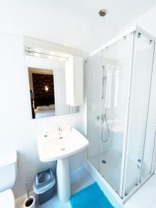 Hotels Hotel & Cantine De La Plage : photos des chambres