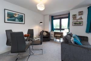BEST PRICE! Superb city centre apartment, 2 Superkings or 4 singles Smart TV & Sofa bed- FREE SECURE PARKING
