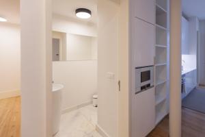 FLH Augustas Arch Bright Flat