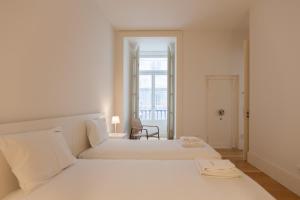 FLH Augustas Arch Bright Flat