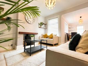 ***3 bedroom Home away from Home with BBQ grill***